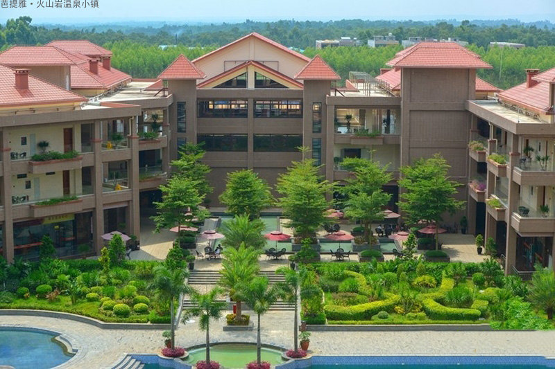 芭提雅火山岩温泉小镇